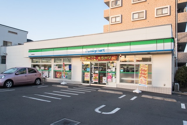 コンビニ　ファミリーマート日野神明店（コンビニ）まで649m