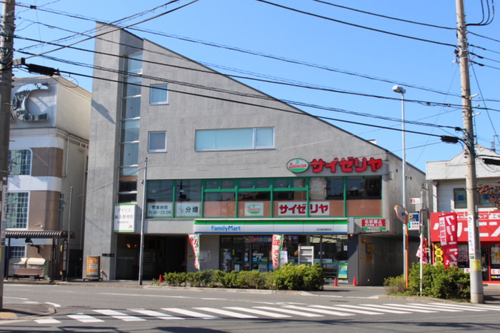 飲食店　サイゼリヤ（飲食店）まで883m