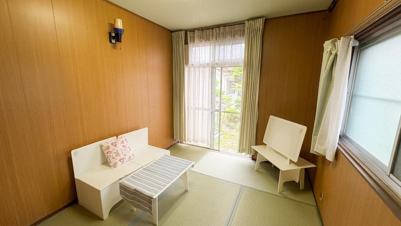 居室・リビング　畳敷きでも洋室のように利用可能