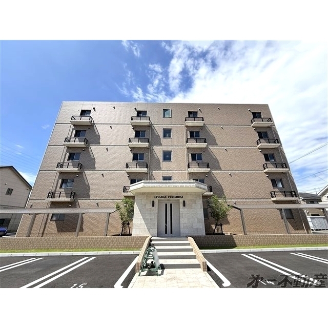 エントランス　建物外観