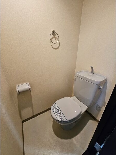 トイレ　室内写真は別部屋の写真です。