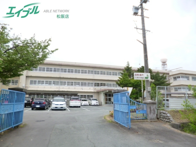 中学校　松阪市立久保中学校（中学校）まで2100m