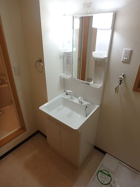 洗面設備　忙しい朝に嬉しい洗面台ですね。