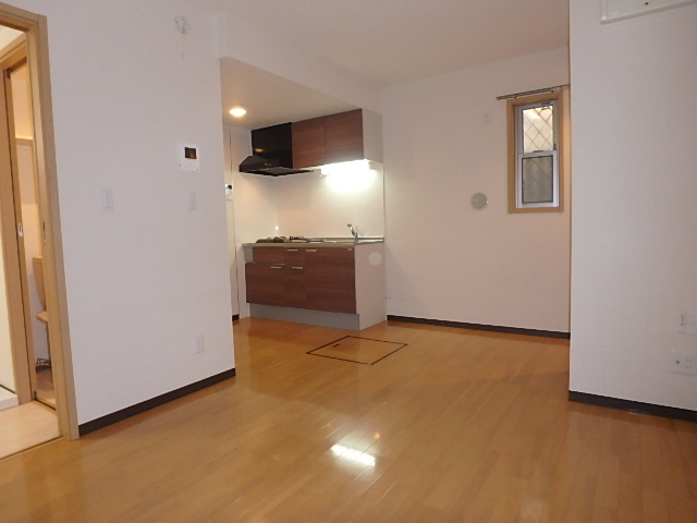居室・リビング　適度な広さでお掃除も楽ちんですね。
