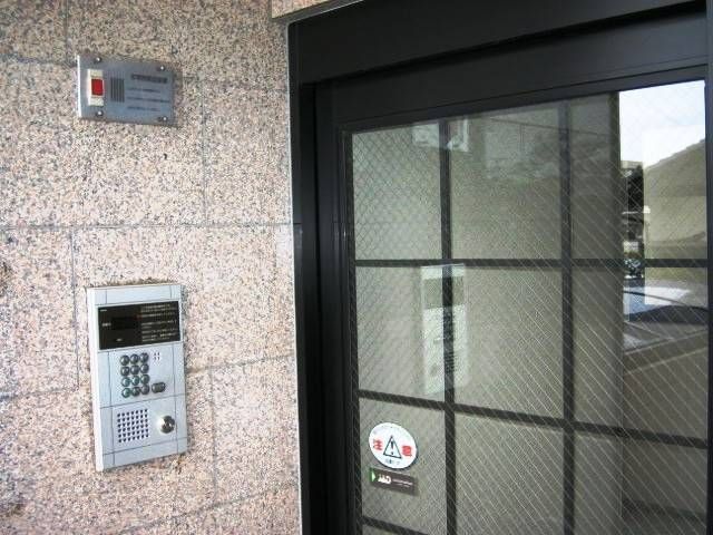 セキュリティ　【エントランスホール】安心のオートロック付き