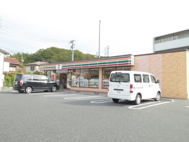 コンビニ　セブンイレブン（コンビニ）まで120m