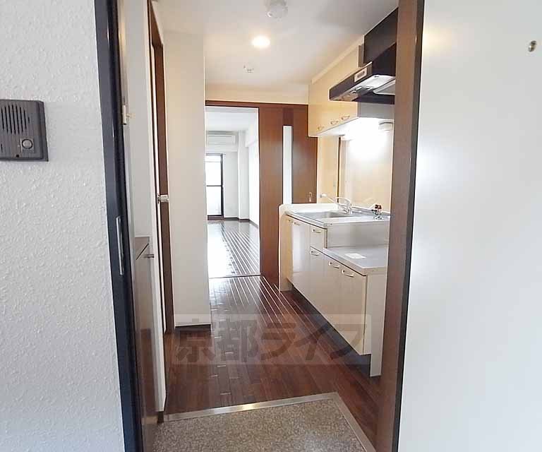 その他部屋・スペース　玄関から見た廊下です！