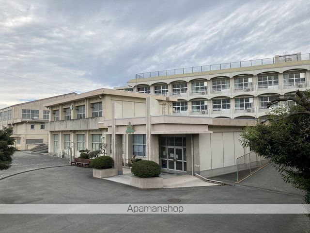 小学校　鷹岡小学校（小学校）まで507m