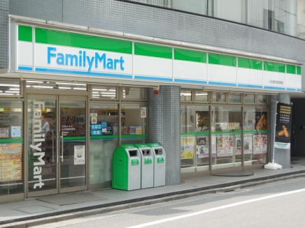 コンビニ　ファミリーマート（コンビニ）まで100m