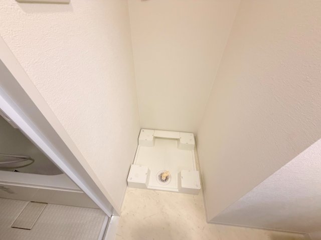 その他設備　嬉しい室内洗濯機置場。これで洗濯機も長持ちしますね。
