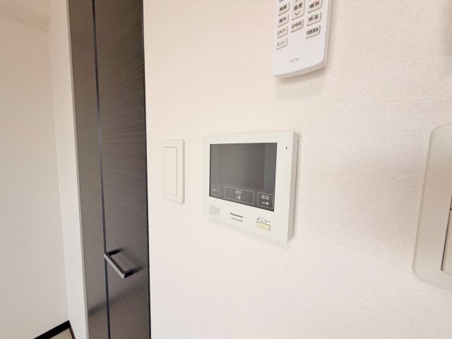セキュリティ　TVモニターホンで来客が誰か確認してから開けて下さいね