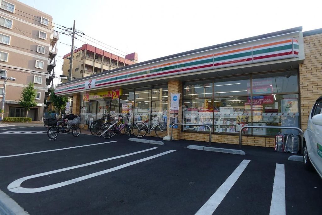 コンビニ　セブンイレブン足立大谷田店（コンビニ）まで140m