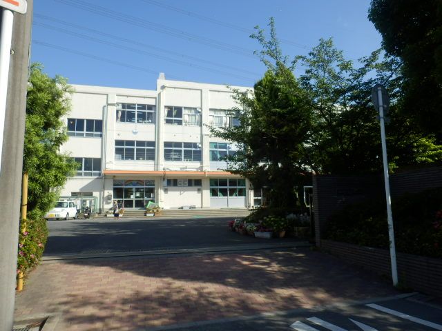 小学校　市川市立南新浜小学校（小学校）まで864m