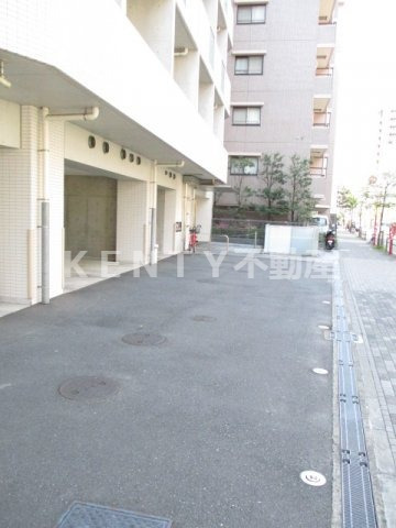 駐車場　駐車場があるので、車を買う予定の方も安心です