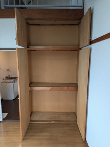 収納　お洋服もたくさんしまえます