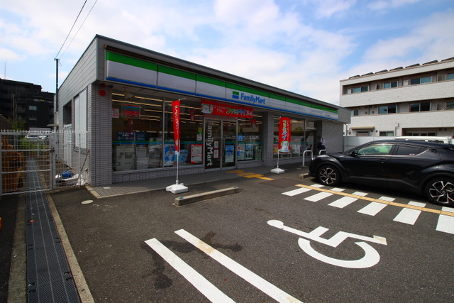 コンビニ　ファミリーマート茨木小川町店（コンビニ）まで500m
