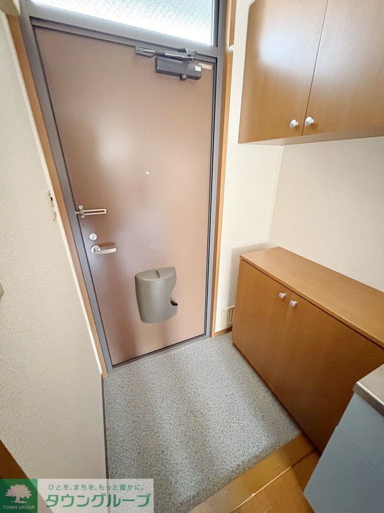 玄関　同物件別部屋写真