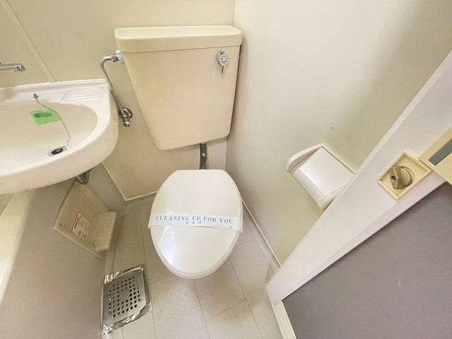 トイレ　写真は違う号室です。