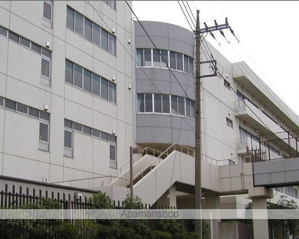高校・高専　向上高等学校（高校・高専）まで3290m