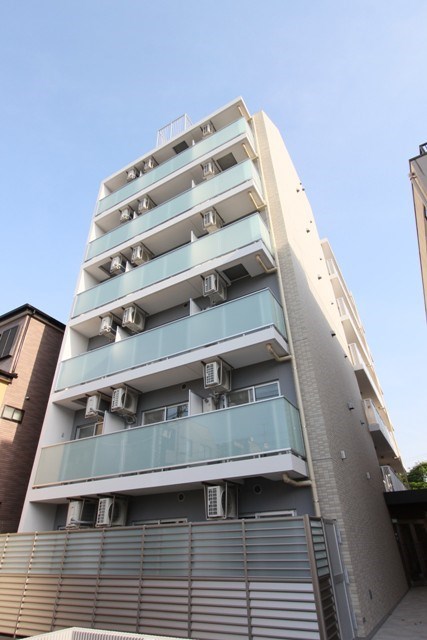 建物外観　７階建ての賃貸マンション