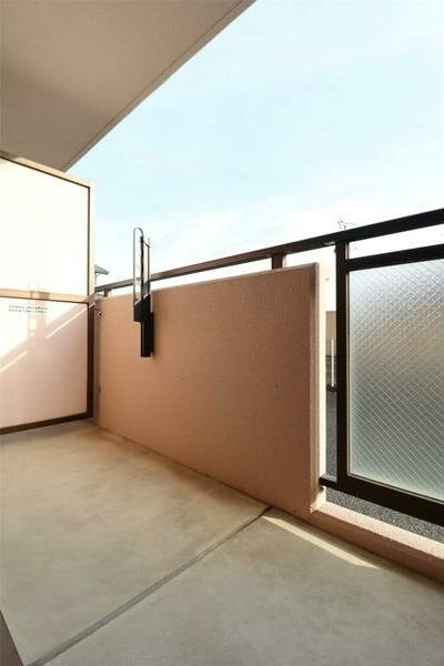 バルコニー　建物内別部屋の写真です。