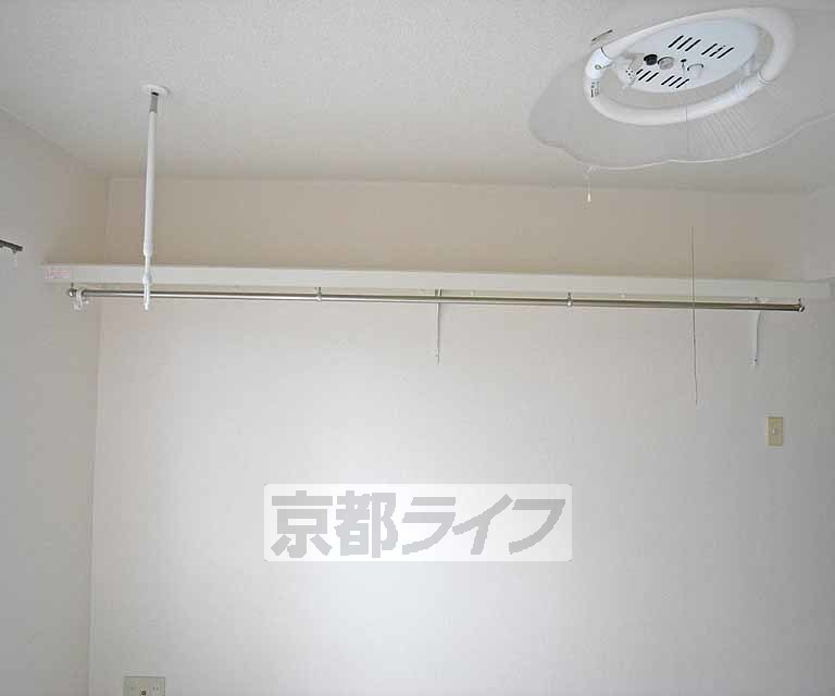 収納　上に有ります。