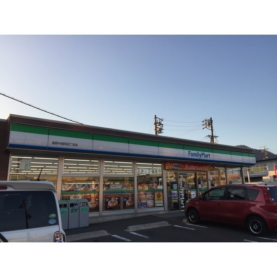 コンビニ　ファミリーマート長野中御所四丁目（コンビニ）まで928m