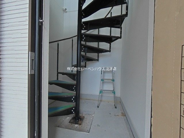 玄関　同物件別部屋参考写真