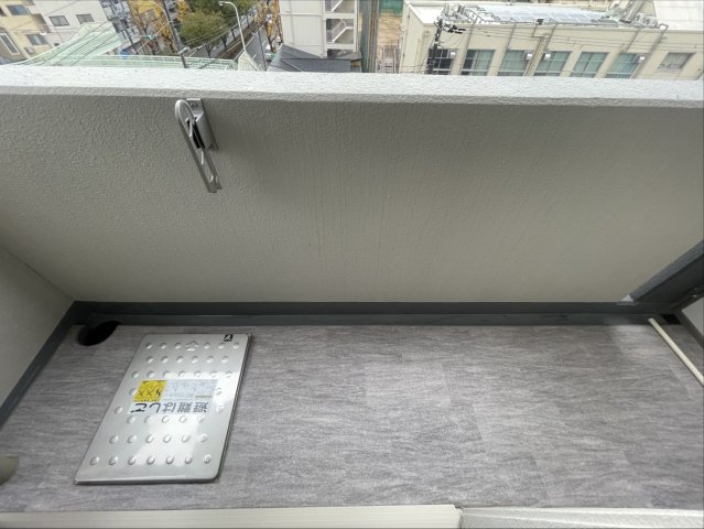 バルコニー　同物件別部屋写真