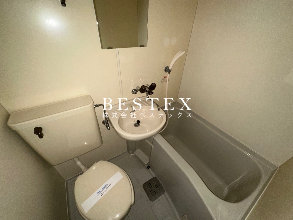 バス・シャワールーム　※同建物内・別タイプの参考写真です。
