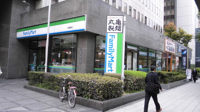 コンビニ　ファミリーマート 信濃橋店（コンビニ）まで231m