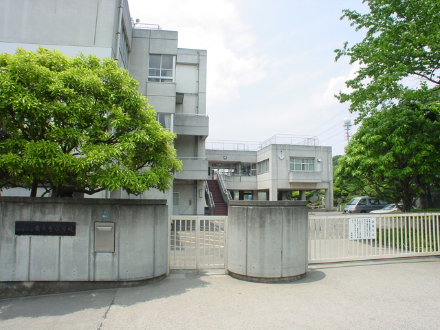 小学校　川崎市立栗木台小学校（小学校）まで885m