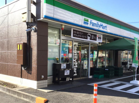 コンビニ　ファミリーマート新井町店（コンビニ）まで617m