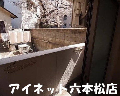 バルコニー　洗濯物はこちらへどうぞ。