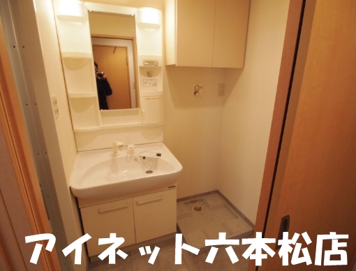 洗面設備　朝の支度にいかがでしょうか。