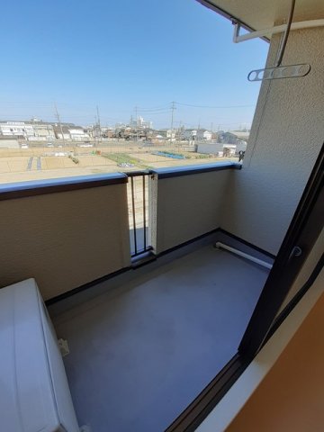 バルコニー　陽当たり良好なバルコニーです