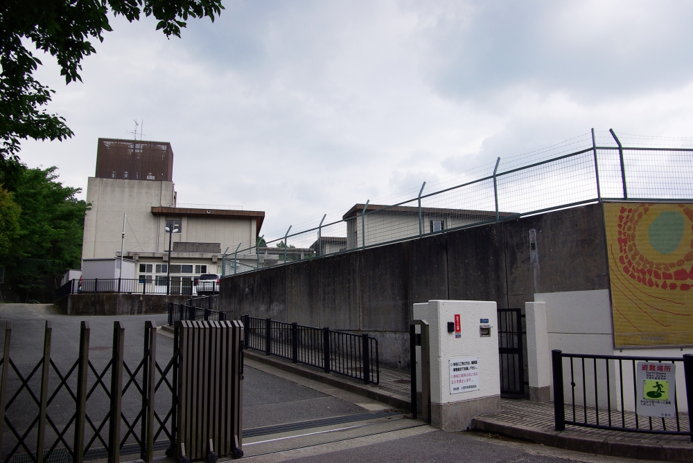 小学校　川西市立　多田東小学校（小学校）まで1793m