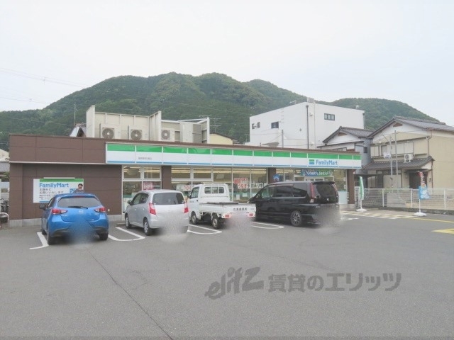 コンビニ　ファミリーマート綾部駅前通店（コンビニ）まで400m
