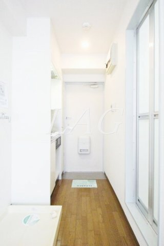 ＪＲ山手線 西日暮里駅 徒歩5分 4階建 築34年の玄関写真