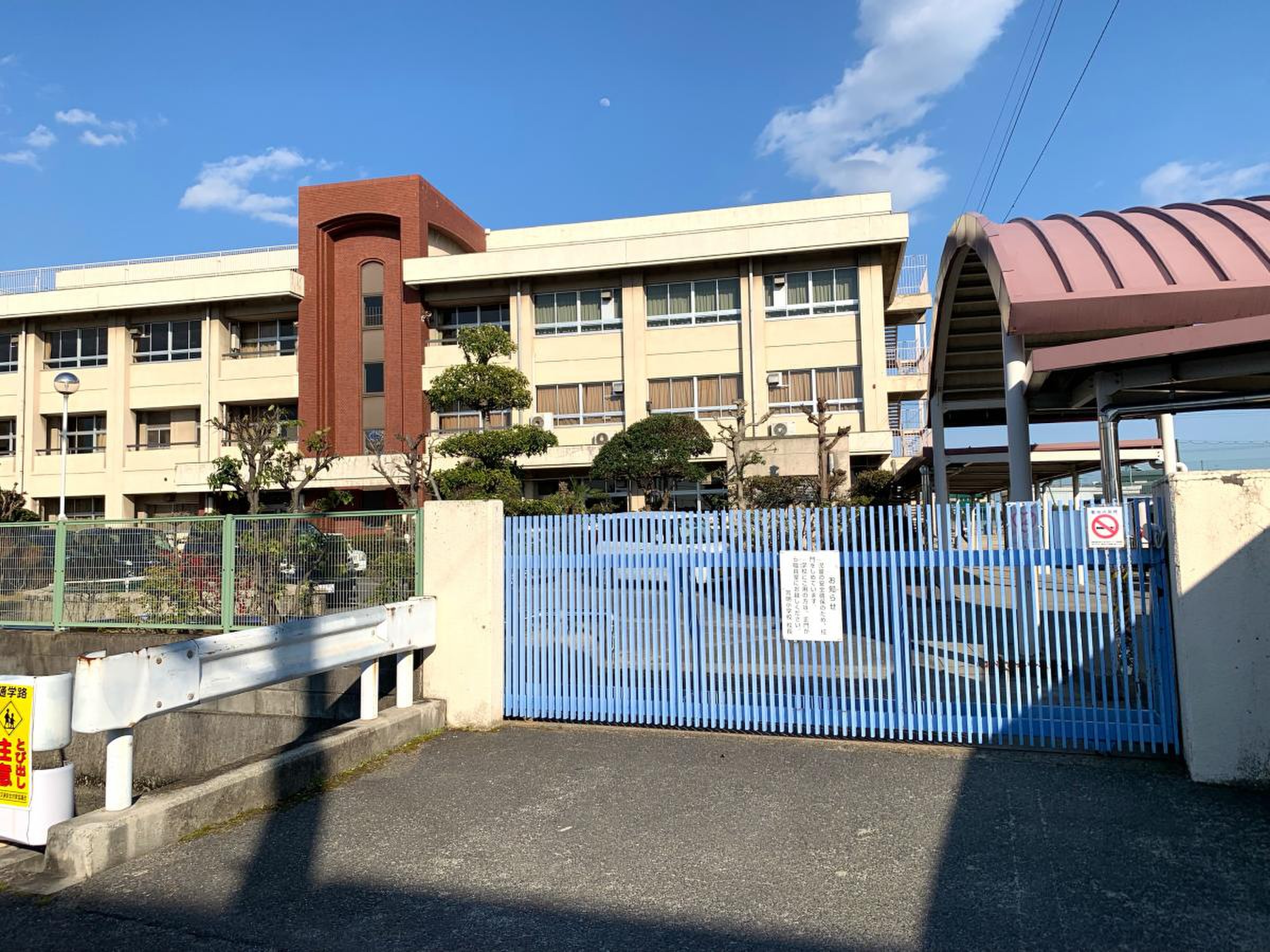 小学校　岡山市立芳明小学校（小学校）まで1292m