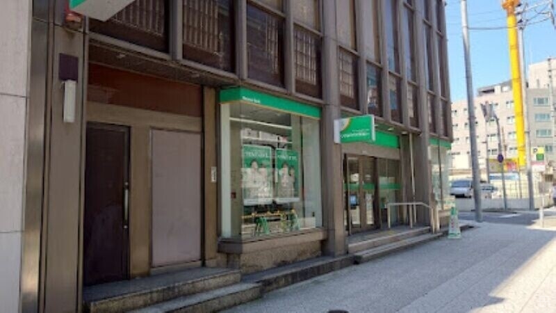 銀行　りそな銀行大阪西区支店（銀行）まで608m