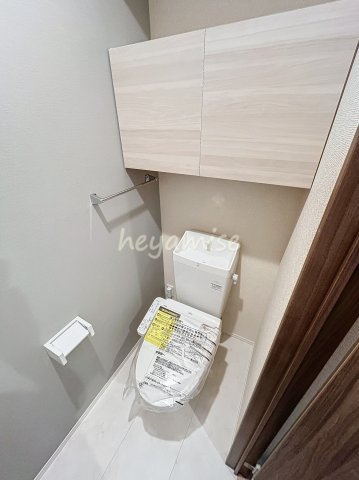 トイレ　※写真は別号室です