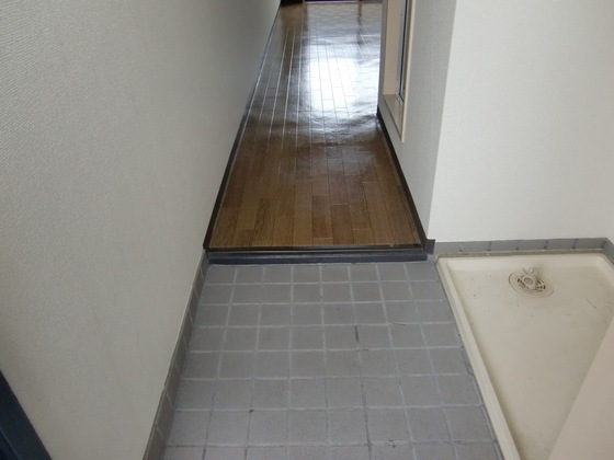 玄関　※別号室の写真です