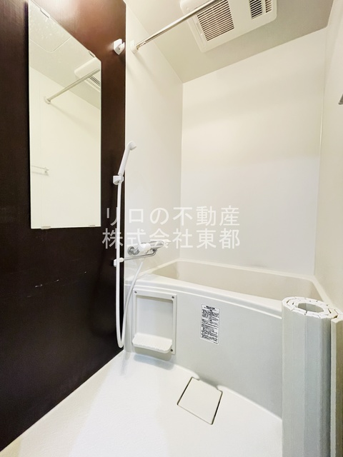 バス・シャワールーム　雨の日のお洗濯だけでなく、カビ予防にも大活躍の浴室乾燥機付♪