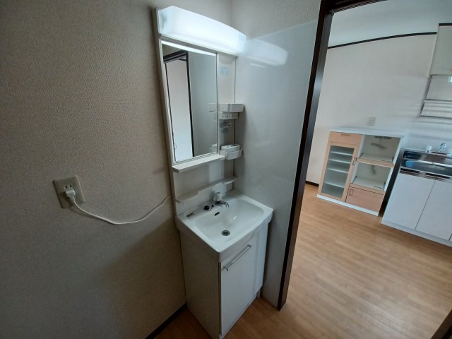 洗面設備　独立洗面台です