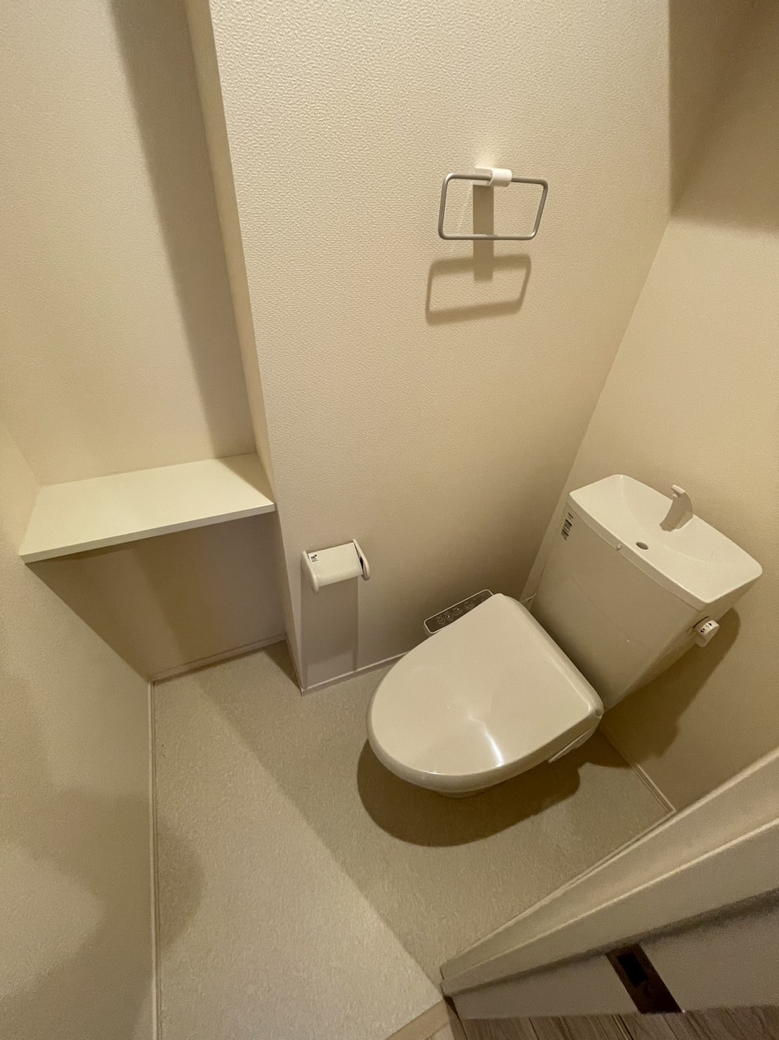 東急目黒線 武蔵小杉駅 徒歩11分 3階建 築6年のトイレ写真