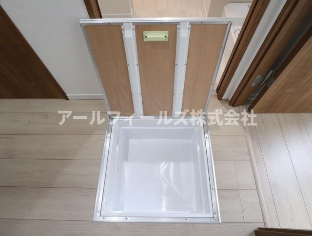 収納　収納床下収納