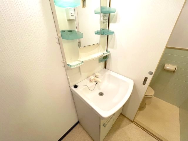 洗面設備　イメージとして同建物他部屋を表示しています