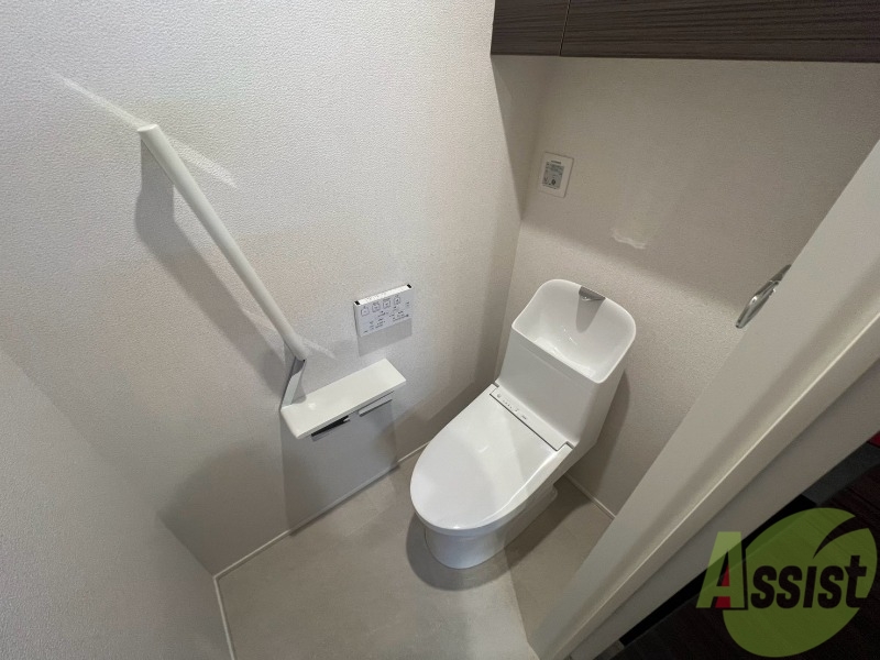 トイレ　こちらはトイレになります。ウォシュレット機能付です。