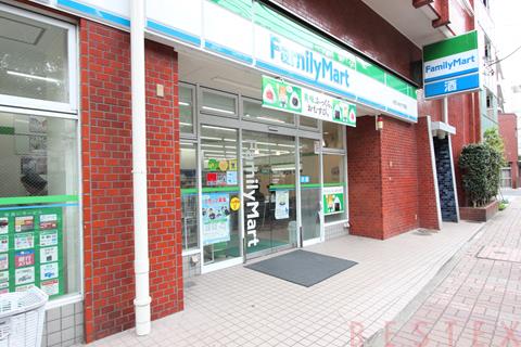 コンビニ　ファミリーマート小石川ゆたて坂店（コンビニ）まで378m